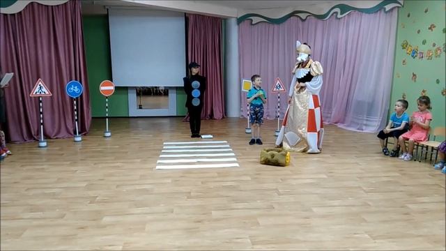 ПДД в детском саду. Праздник, посвященный Дню рождения светофора. смотреть онлайн