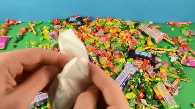 a lot of candy NEW! Много сладостей и конфет American Kinder смотреть онлайн