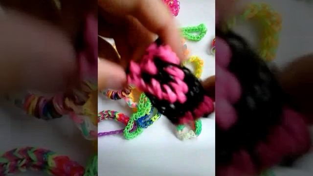 Моя колекція браслетів та фігурок із резинок смотреть онлайн