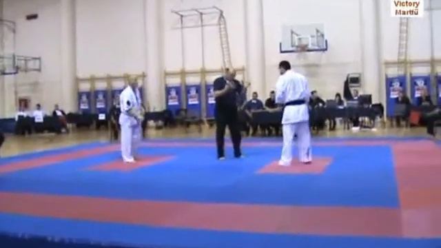 Búzás Gábor horvát ellenfelével küzd смотреть онлайн
