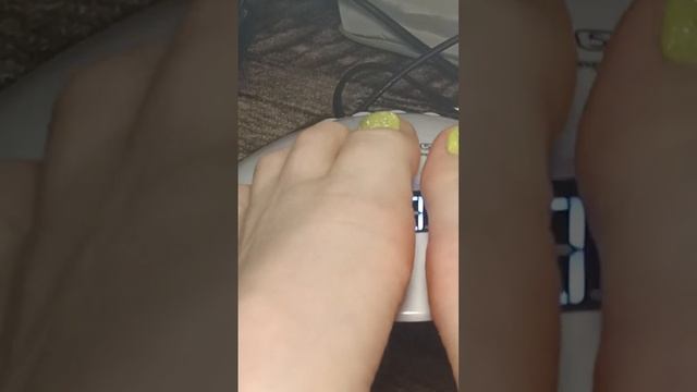 ПЕДИКЮР СО СВЕТООТРАЖАЮЩИМ ТОПОМ?? ? ????? #shorts #ногти2023 #nails #аппаратныйманикюр #маникюр смотреть онлайн