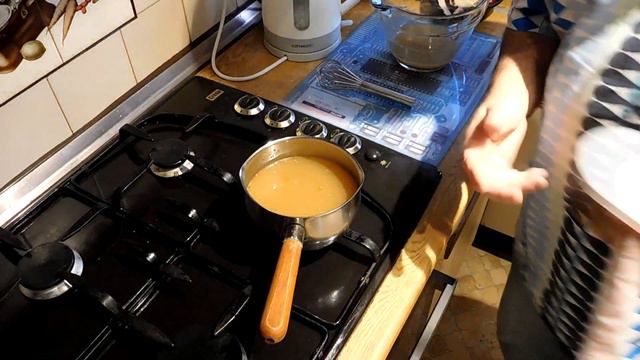 Kentucky PIE-d Chicken (Making a chicken pie from KFC takeaway) смотреть онлайн