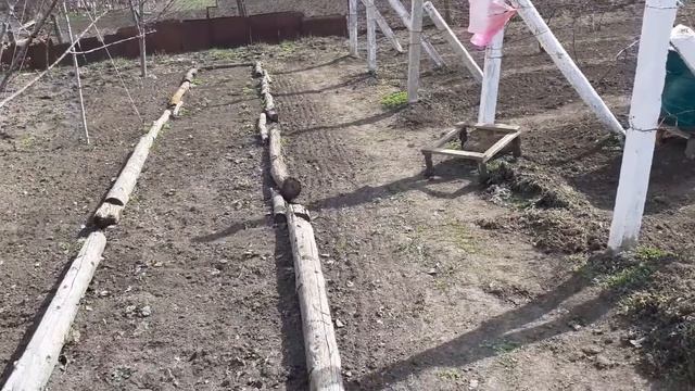 Будние дни в деревне.Пересаживаю клубнику.Чечевица с овощами и соевым мясом. смотреть онлайн