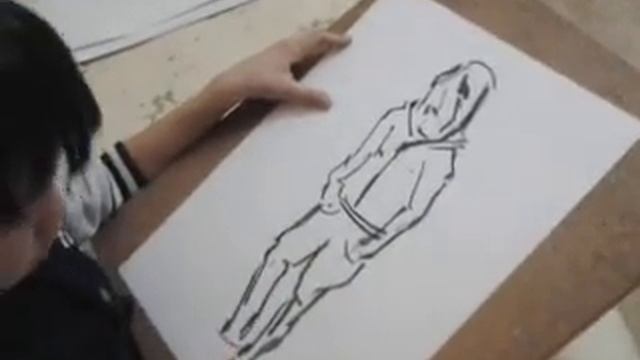9-летний Эрвин рисует наброски с натуры углем. смотреть онлайн