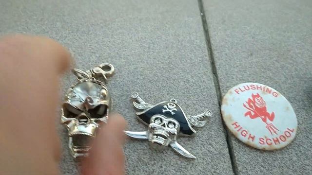 Чё и че. Вып. 391. Значки, брелки и мелачевка с черепами и чертями. #коллекция #черти #фалеристика смотреть онлайн