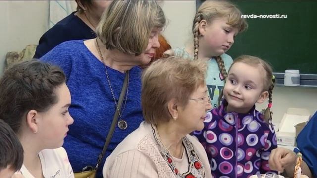 Своими руками. Художественная школа Ревды учит делать подарки смотреть онлайн