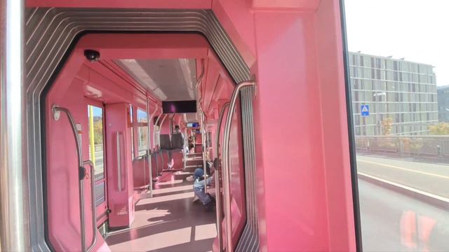 РОЖЕВИЙ ТРАМВАЙ в Женеві🇨🇭🚋🩷 смотреть онлайн