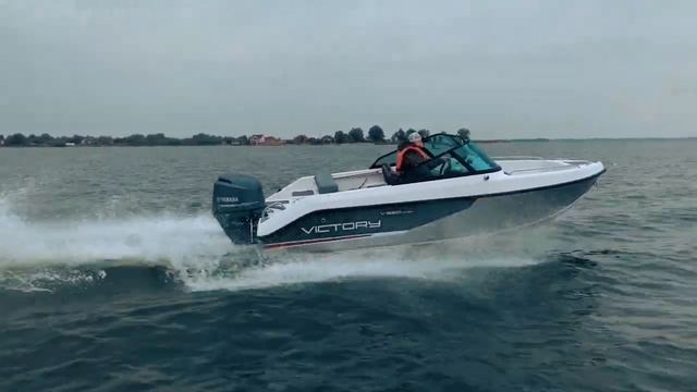 Лодка Victory 515 на воде смотреть онлайн