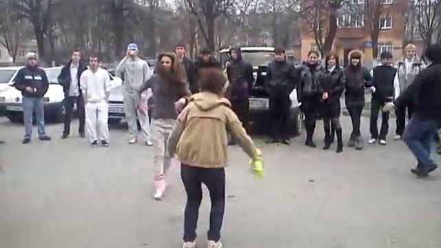 Студенческая весна 2011 в ГМИ танцы на улице3.MP4 смотреть онлайн
