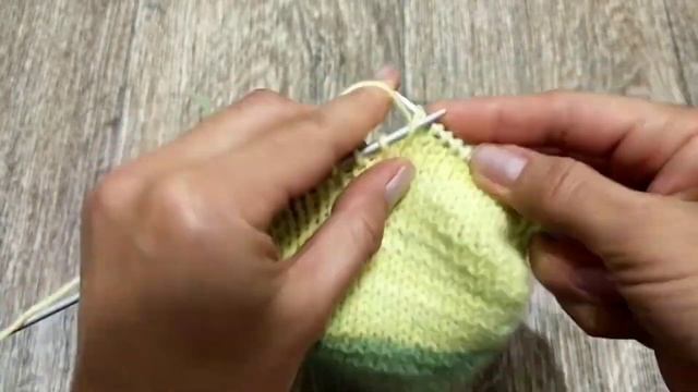 Короткие следки спицами ✅ Без единого шва ☝️Справиться любой начинающий ☝️ смотреть онлайн