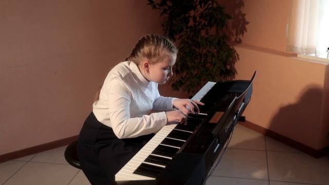 Романова Елизавета, Р.Глиэр - "В полях" смотреть онлайн