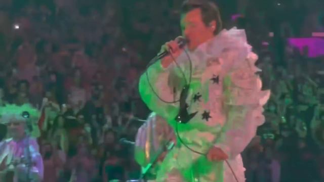 Harry Styles - Toxic (Britney Spears Cover) (Live at Harryween 2021) 4K смотреть онлайн