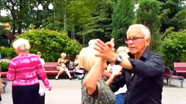 4.07.2023г СИРЕНЬ ХАРЬКОВ ТАНЦЫ 2023г смотреть онлайн