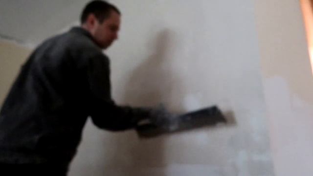 ШПАКЛЕВКА СТЕН ФИНИШНОЙ СМЕСЬЮ ШИРОКИМ ШПАТЕЛЕМ 60 СМ смотреть онлайн