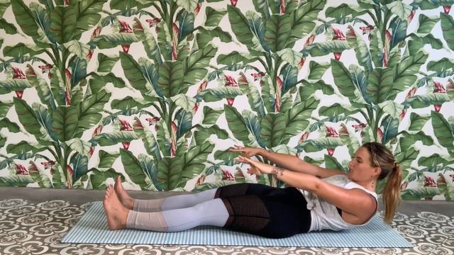 Axial Elongation focused 30 Minute Mat Pilates workout! смотреть онлайн