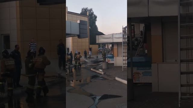 Пожар в центре Донецка на автостанции Южный 15 08 2018 смотреть онлайн
