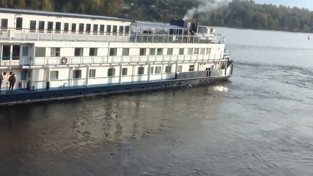 прибытие теплохода Принцесса Анабелла в город Плёс смотреть онлайн