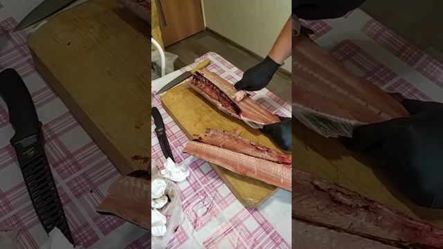 Как разделать красную рыбу . 3 совета новичку смотреть онлайн