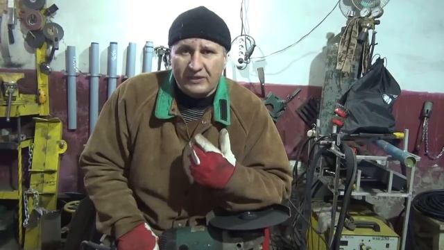 Как правильно резать болгаркой, на себя или от себя? смотреть онлайн