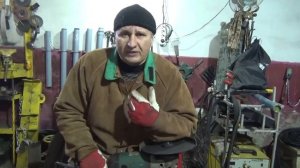 Как правильно резать болгаркой, на себя или от себя?