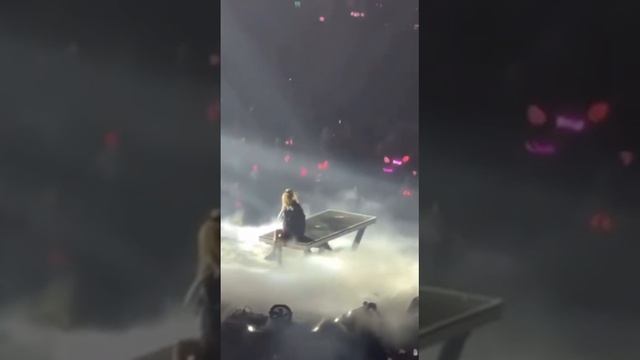 это было потрясающе...в Австралии было так весело?хочу обратно на концерт