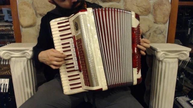 4986 - Candy Stripe Scandalli Piano Accordion LMH 41 120 $1199 смотреть онлайн