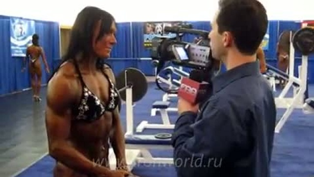 Юлия Забелина даёт интервью на "Арнольд Классик 2009" смотреть онлайн