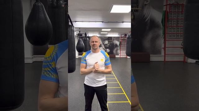 Для тех кто только начинает осваивать технику бокса, советую проводить тренировки с хорошим тренеро смотреть онлайн