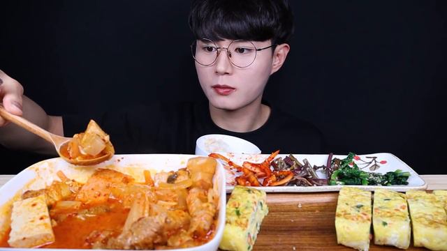돼지 김치찌개 계란말이 집밥 먹방ASMR MUKBANG KOREAN HOME MADE FOOD & PORK KIMCHI STEW 韓国家庭料理 キムチチゲ eating sounds смотреть онлайн