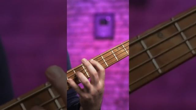 Мелодичный пост-панк медиатором на басу Cort. Кстати люблю натуральный цвет дерева. А вы?#shorts смотреть онлайн