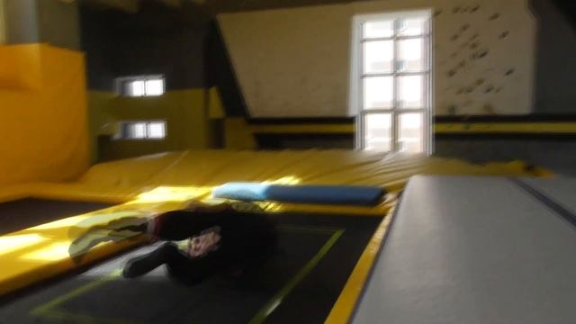 BreakDance + Батуты :D смотреть онлайн