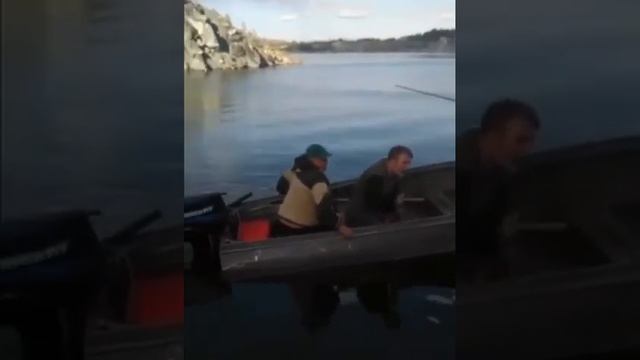Рыбаки не поделили рыболовное место. Со стрельбой. смотреть онлайн