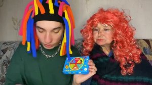 Китайка и Японка играют в игру «Волшебные Бобы»