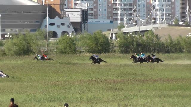 Скаковой день 2 июля. Дистанция 3200 м. Нумизматик смотреть онлайн