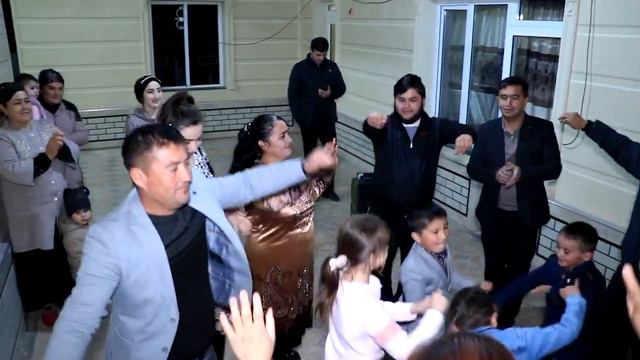 Зодрӯзи Анвар ака табрик аз номи додаронашон, дар деҳаи Миронқул смотреть онлайн