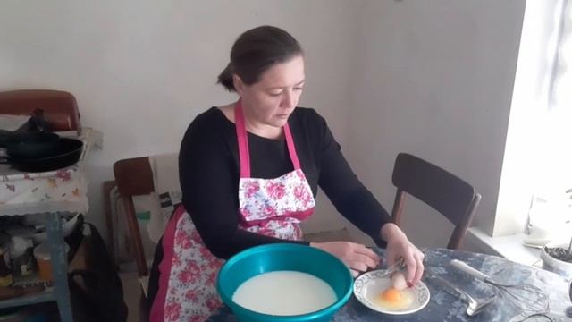 Как я делаю блинчики///Дырявый блин. ??? ///#вкуснаядомашняяеда#