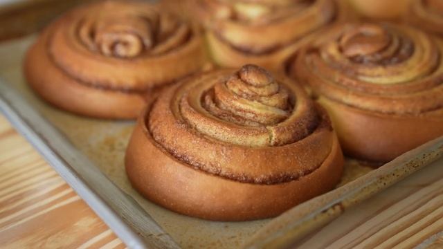 1 Dollar Giant Cinnamon Rolls | But Cheaper