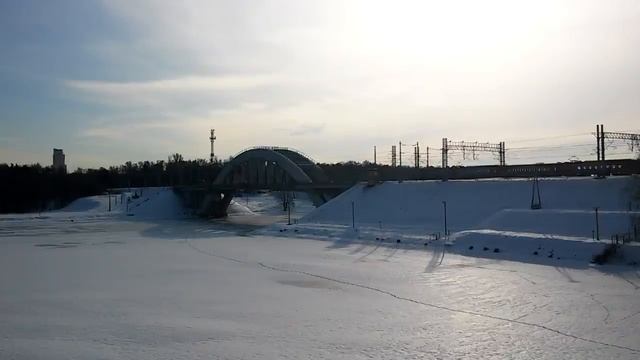 г.Химки. Подмосковье. Парк зимой. Вид на замерзший пруд. смотреть онлайн