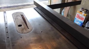 Циркулярная пила с регулировкой наклона и подъема пилы.  Table Saw