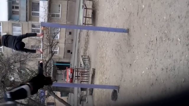 Элементы на супер турнике от супер Семена))и Павла) смотреть онлайн