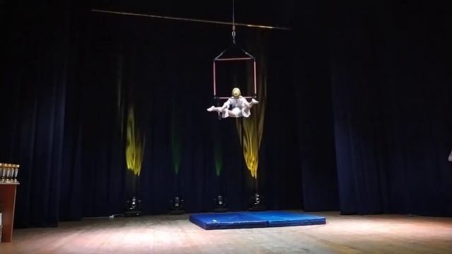 Фролова Алина-Рекордсменка Украины. Цирковая студия "Эдельвейс", г. Запорожье смотреть онлайн