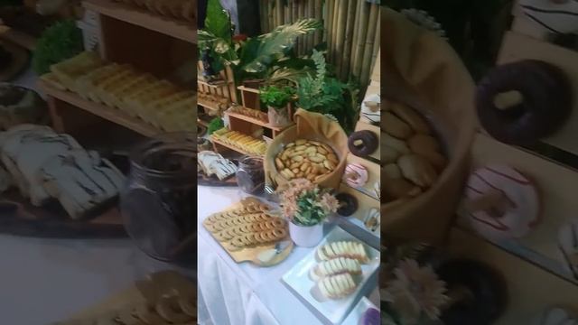 Cold Cuts Buffet смотреть онлайн