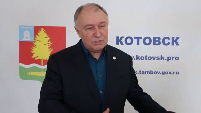 В очереди за пенсией в предпраздничный день смотреть онлайн