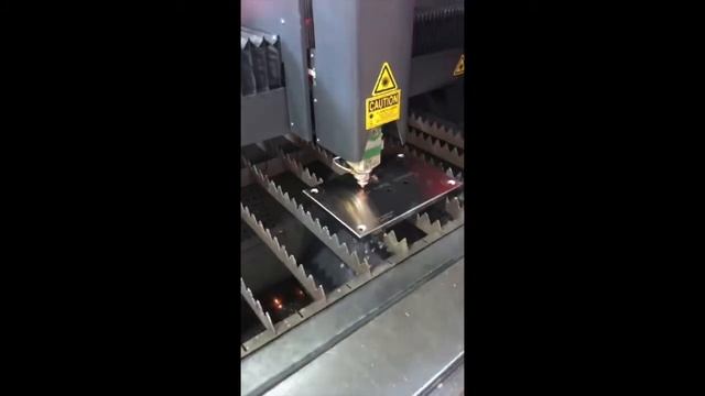 Процесс работы станка для лазерной резки металла Raymark LRM1530 смотреть онлайн