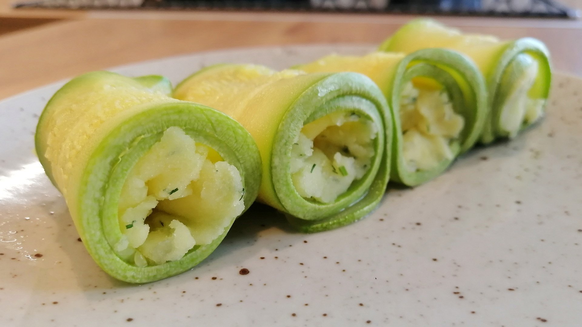 ПОСТНЫЕ ДИЕТИЧЕСКИЕ РУЛЕТЫ из кабачка и давленного картофеля смотреть онлайн