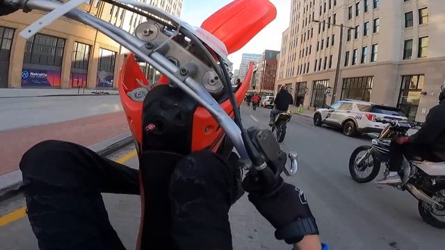 FIRST RIDE OF 2023 ON MY CR85! * WHEELIES THRU PHILADELPHIA EAGLES TRAFFIC! *