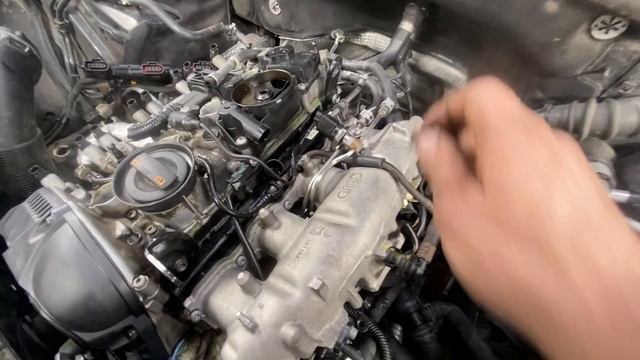 2.0t B8.5 (Intake Manifold) Water Pump installing (vacuum pump gasket) fuel injectors Audi vw repai смотреть онлайн