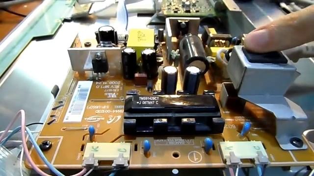 Монитор Samsung 913BM. Не включается