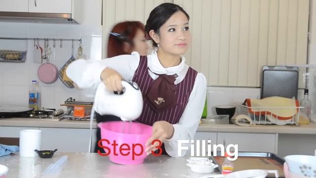 Cute Deco Roll Cake ft. Kim Dao - Kao's Kosplay Kitchen! смотреть онлайн