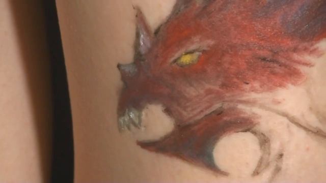БОДИ-АРТ. Рисуем голову дракона на коже | Body painting: a dragon's head смотреть онлайн